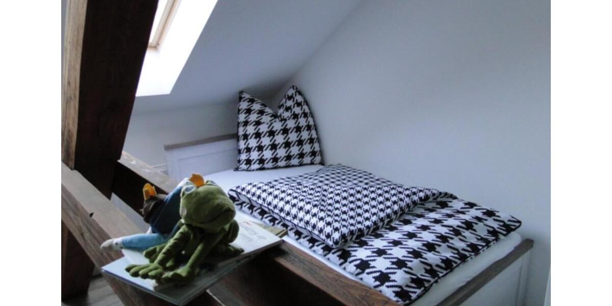 Dachgeschoßwohnung Jüterbog - 3 Zimmer, 107 m&sup2;, 1.175&euro; | Angebot:23068108