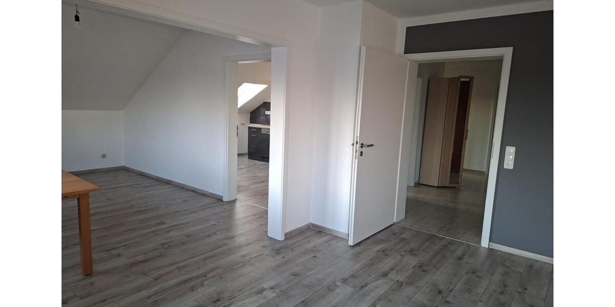 Dachgeschoßwohnung Weiterstadt - 4 Zimmer, 128 m&sup2;, 1.300&euro; | Angebot:25161520