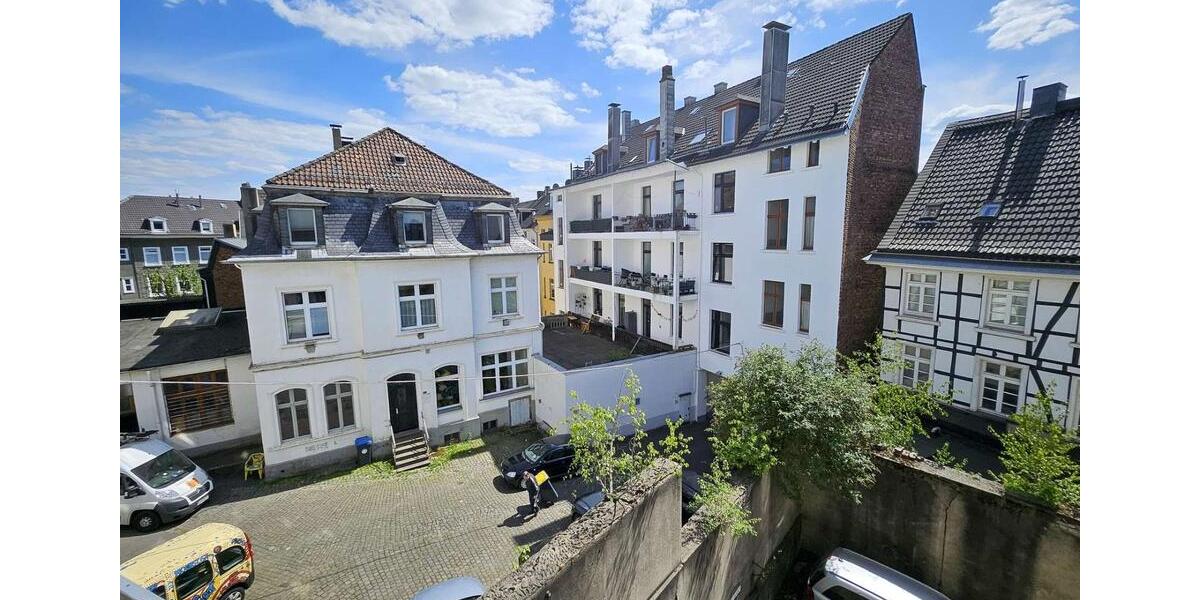 Renovierte Frauen - WG · All-Inclusive Miete · Top-Lage ab 01.11. zimmer