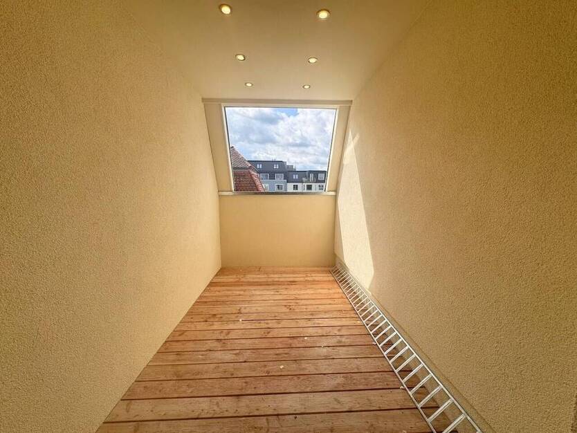 3,2,1.....! * Erstbezug * dunkles Parkett * Loggia * Fußbodenheizung * Tageslichtbad * LED-Licht