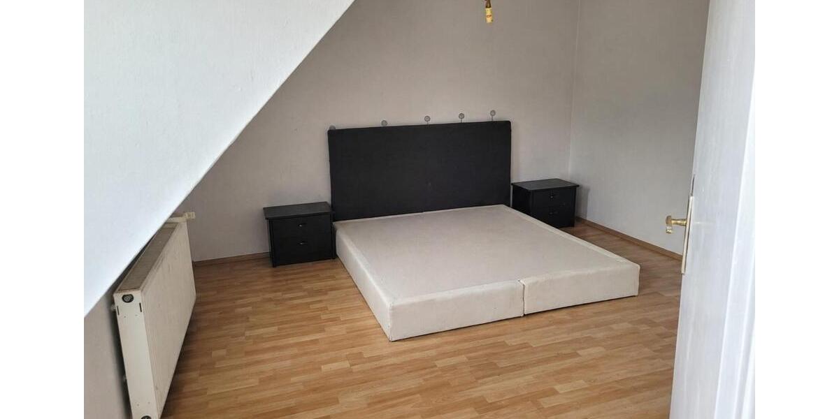 Dachgeschoßwohnung Stadtoldendorf - 4 Zimmer, 80 m&sup2;, 450&euro; | Angebot:26526977