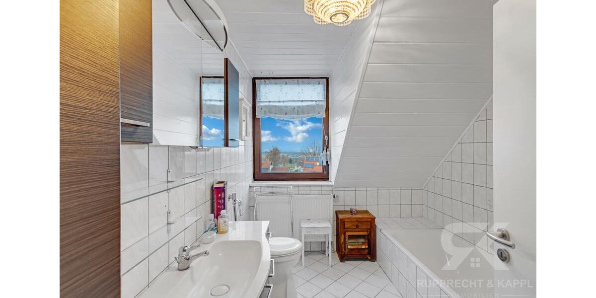 Dachgeschoßwohnung Kohlberg - 4.5 Zimmer, 130 m&sup2;, 1.000&euro; | Angebot:26492940