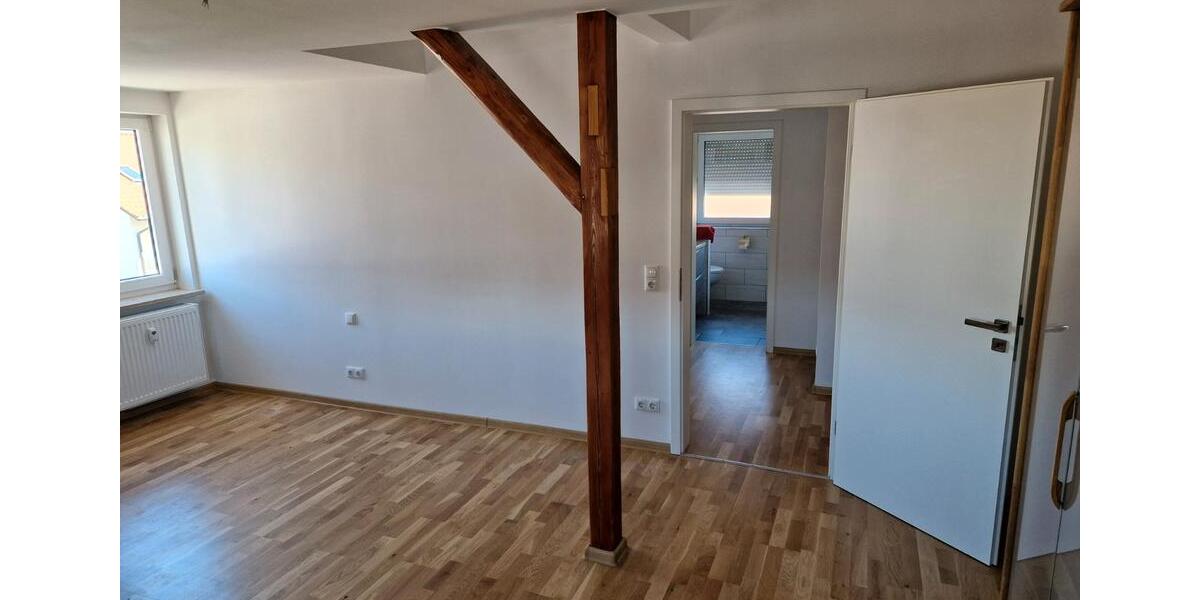 Dachgeschoßwohnung Ebensfeld - 2 Zimmer, 74 m&sup2;, 710&euro; | Angebot:26195886