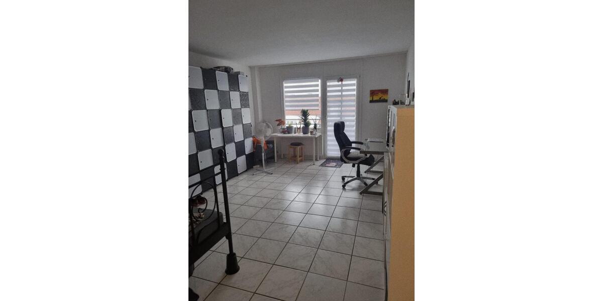 1 Zimmer-Wohnung mit kleiner Küche und Balkon 1 zimmer