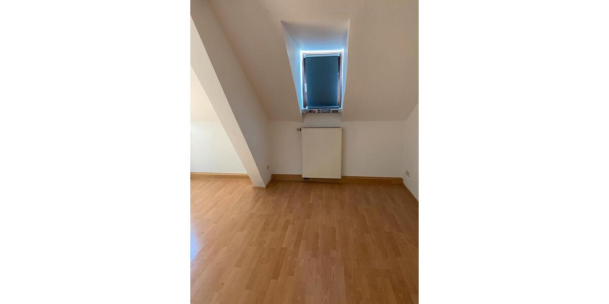 Dachgeschoßwohnung Neuwied - 4 Zimmer, 87 m&sup2;, 950&euro; | Angebot:25614264