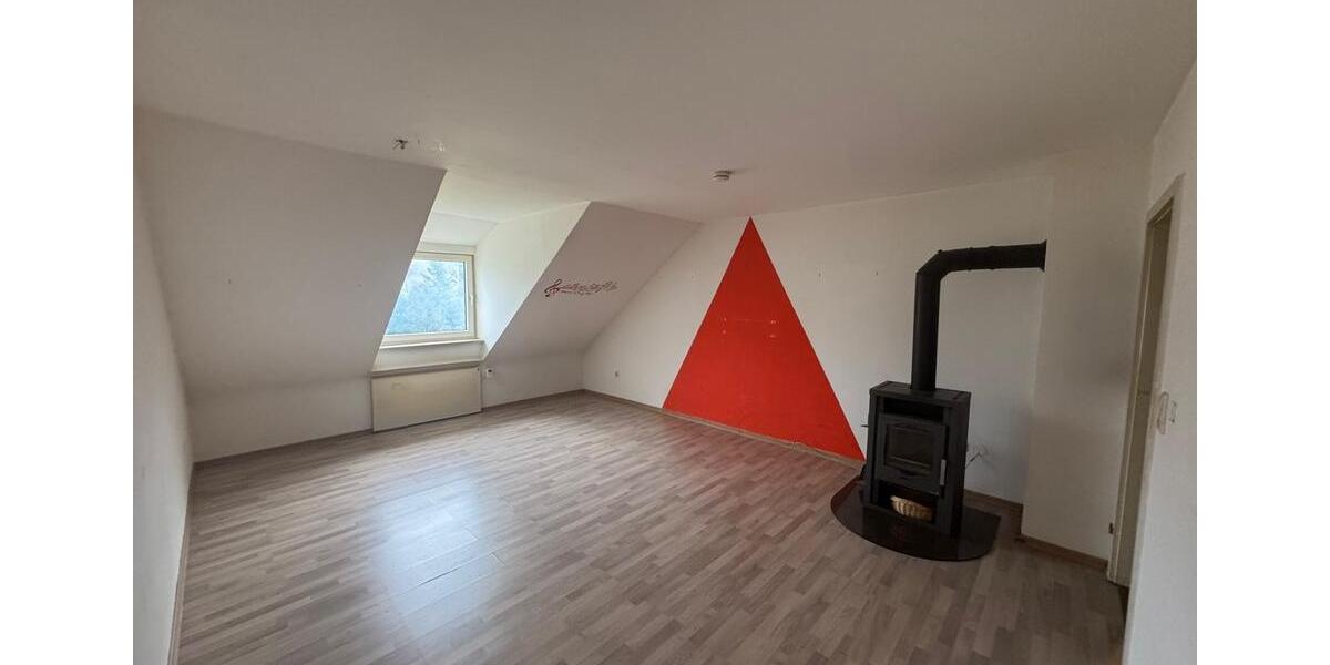 Dachgeschoßwohnung Ebern - 3 Zimmer, 80 m&sup2;, 500&euro; | Angebot:24946649