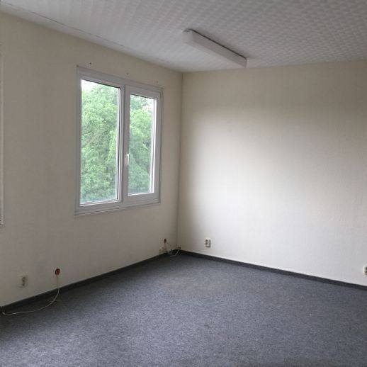 Büro oder Schulungsräume neben Kaufland, viele Parkplätze 15 zimmer
