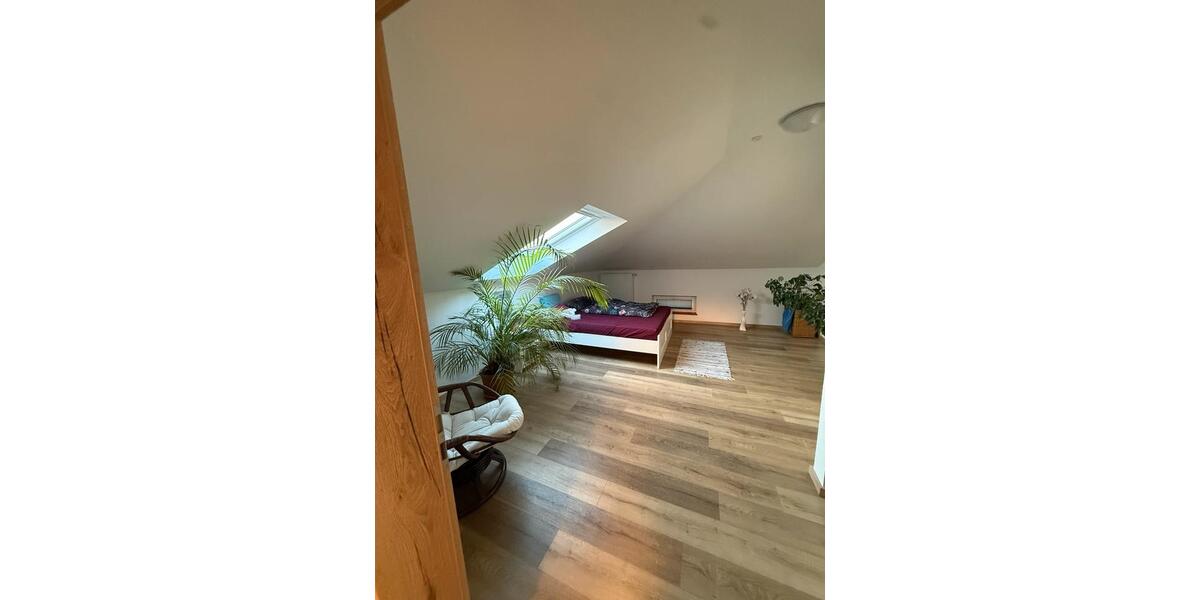 Dachgeschoßwohnung Apolda - 3 Zimmer, 85 m&sup2;, 930&euro; | Angebot:25352752
