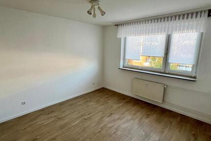 Ab 1.1. | WG-Zimmer bei Hamburg | 20 Min bis Altona | Stellplatz 1 zimmer