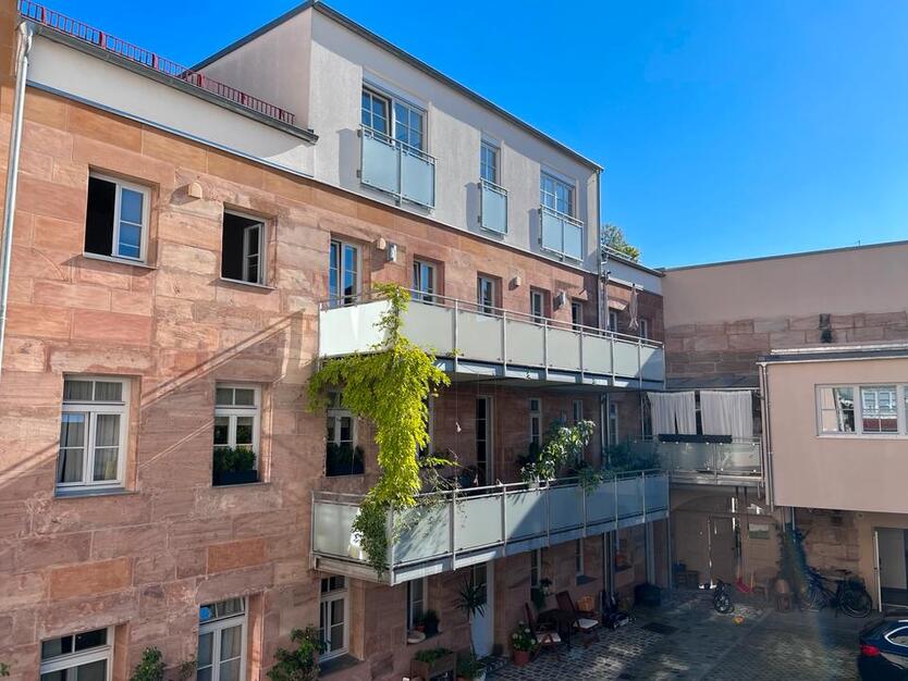 Charmante, lichtdurchflutete und völlmöblierte Wohnung in Fürth