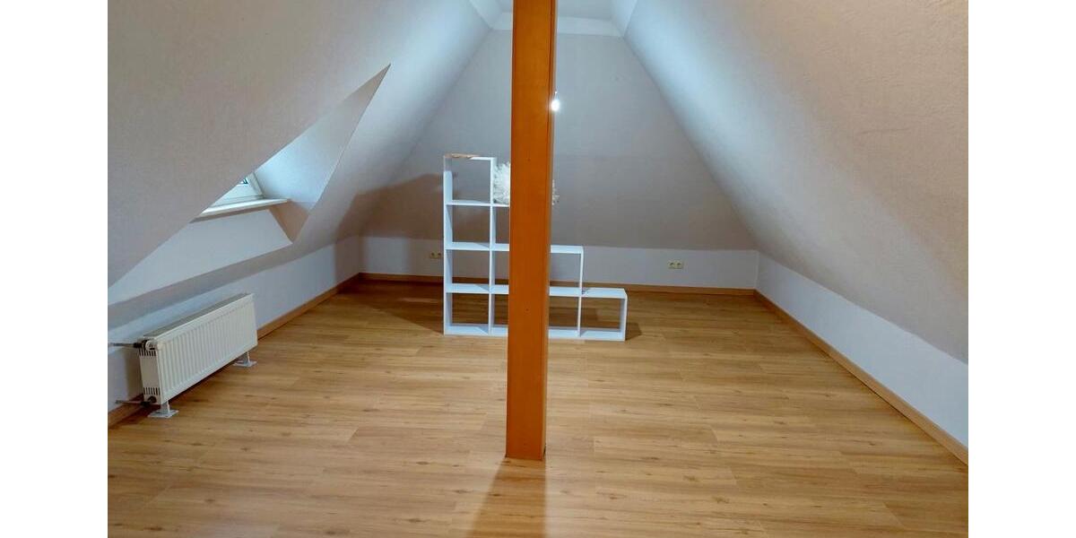 Dachgeschoßwohnung Pronsfeld - 3 Zimmer, 75 m&sup2;, 690&euro; | Angebot:26637089
