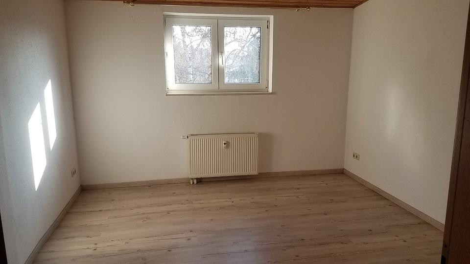 Dachgeschoßwohnung Reichenbach im Vogtland - 2 Zimmer, 51 m&sup2;, 230&euro; | Angebot:24617842