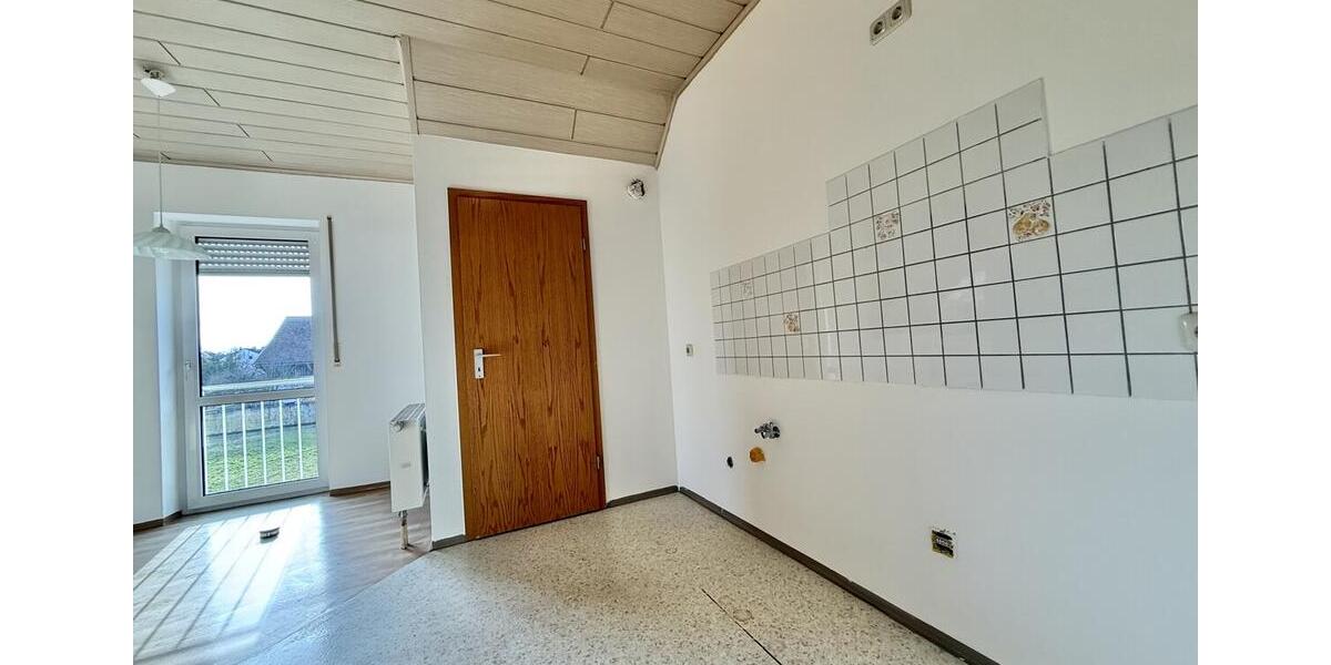 Dachgeschoßwohnung Thalmassing - 3 Zimmer, 83 m&sup2;, 670&euro; | Angebot:25924805