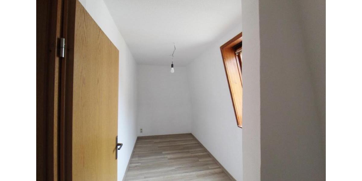 Etagenwohnung Lunzenau - 4 Zimmer, 81 m&sup2;, 430&euro; | Angebot:24940982