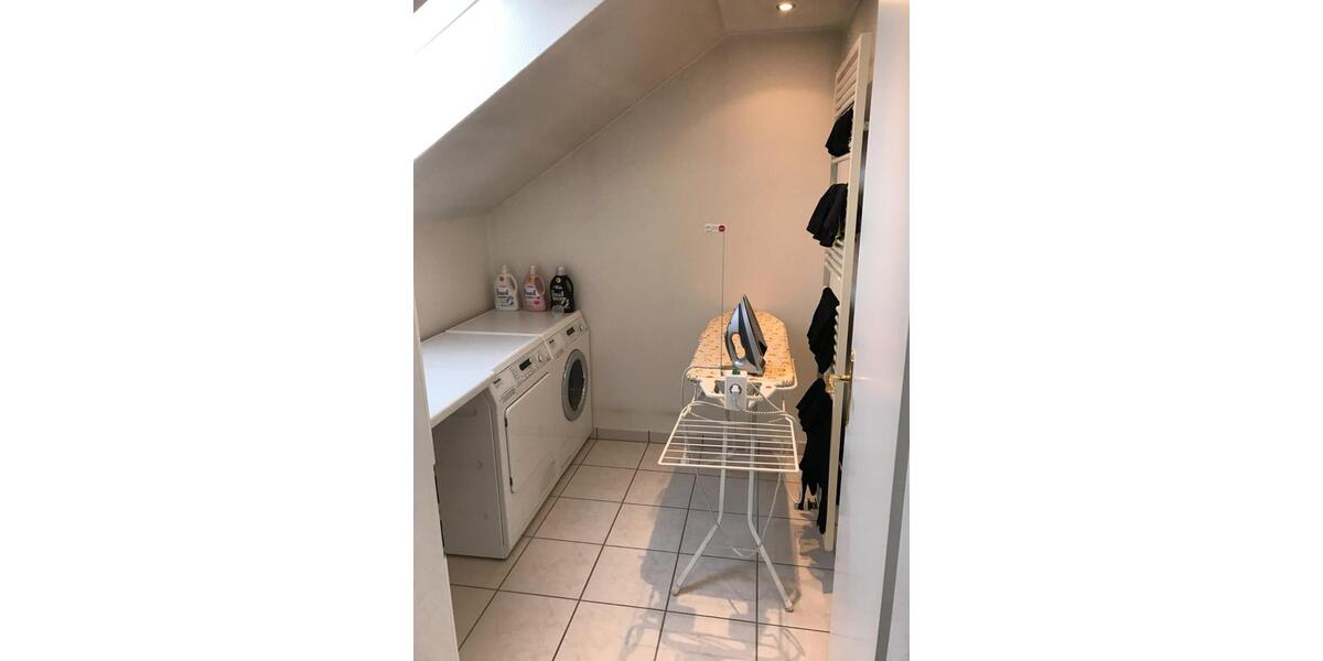 Dachgeschoßwohnung Verl - 3.5 Zimmer, 139 m&sup2;, 1.200&euro; | Angebot:25162081