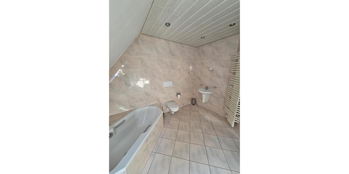 Dachgeschoßwohnung Erfurt - 2 Zimmer, 128 m&sup2;, 1.200&euro; | Angebot:26492734