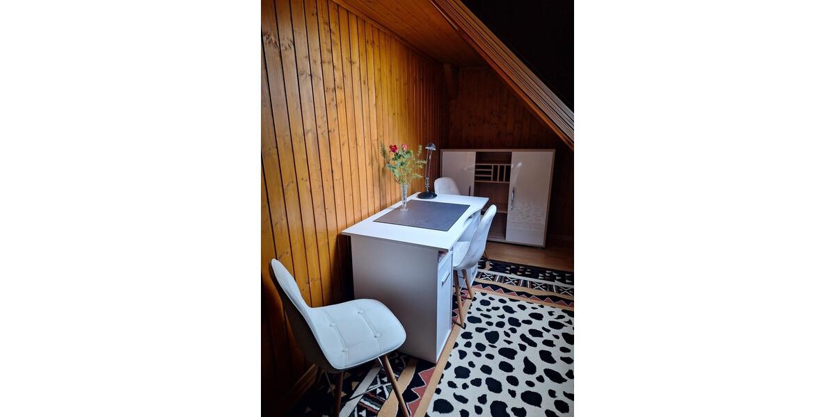 Dachgeschoßwohnung Pößneck - 4 Zimmer, 120 m&sup2;, 990&euro; | Angebot:25993600