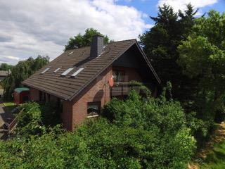 Ruhig gelegene DG-Einliegerwohnung in einem Einfamilienhaus in Alleinlage 3 zimmer