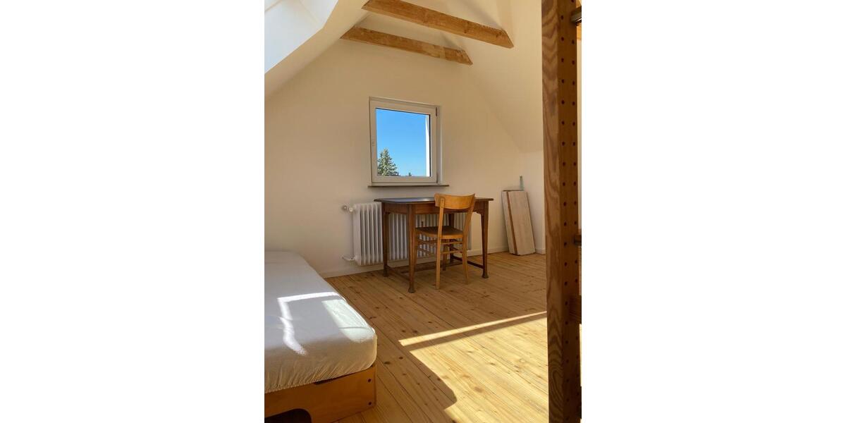 Dachgeschoßwohnung Freiburg im Breisgau Ebnet - 3 Zimmer, 50 m&sup2;, 1.200&euro; | Angebot:26440315