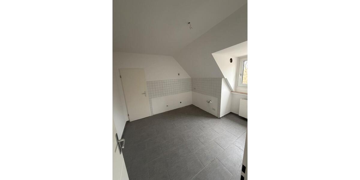 Dachgeschoßwohnung Duisburg Hamborn - 2.5 Zimmer, 54 m&sup2;, 450&euro; | Angebot:26020339