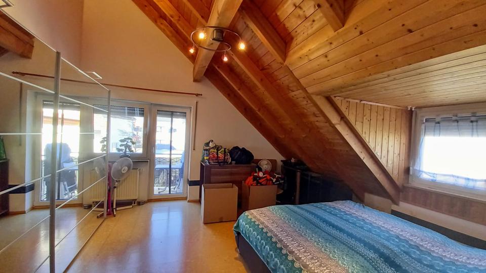 Dachgeschoßwohnung Hepberg - 3 Zimmer, 92 m&sup2;, 1.080&euro; | Angebot:26586622