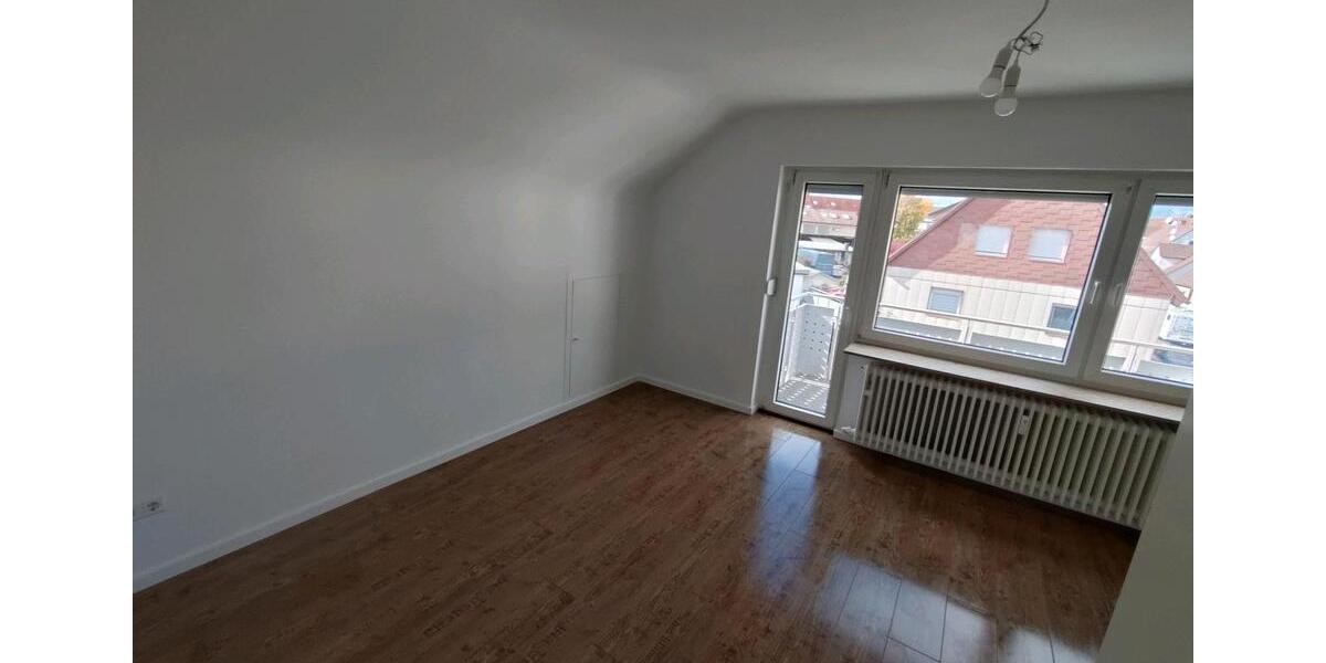 Dachgeschoßwohnung Kiel Elmschenhagen - 3.5 Zimmer, 67 m&sup2;, 1.100&euro; | Angebot:24505933