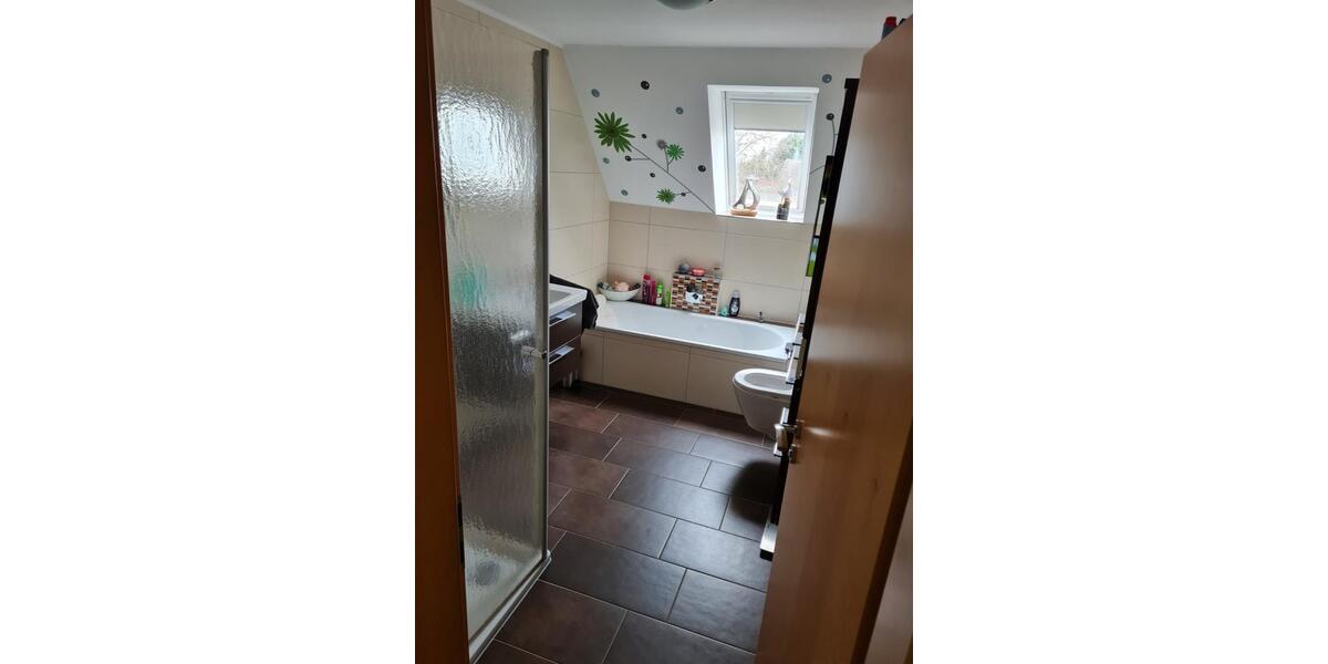 Moderne Wohnung mit überd. Terrasse zum 01.06.26 zu vermieten 4 zimmer