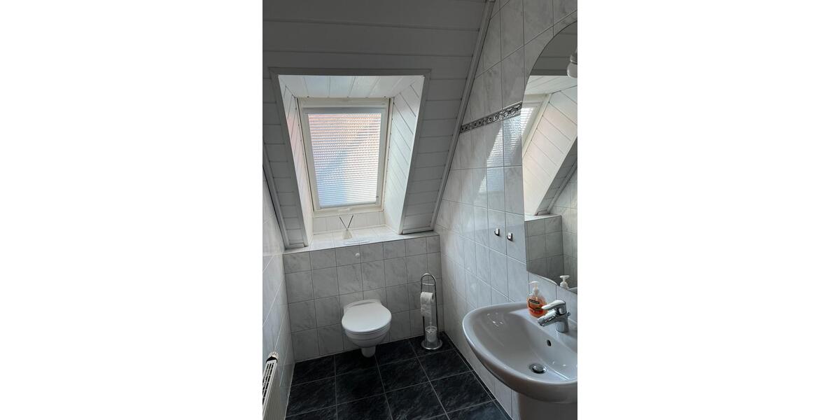 Dachgeschoßwohnung Geseke - 6 Zimmer, 180 m&sup2;, 890&euro; | Angebot:26461476
