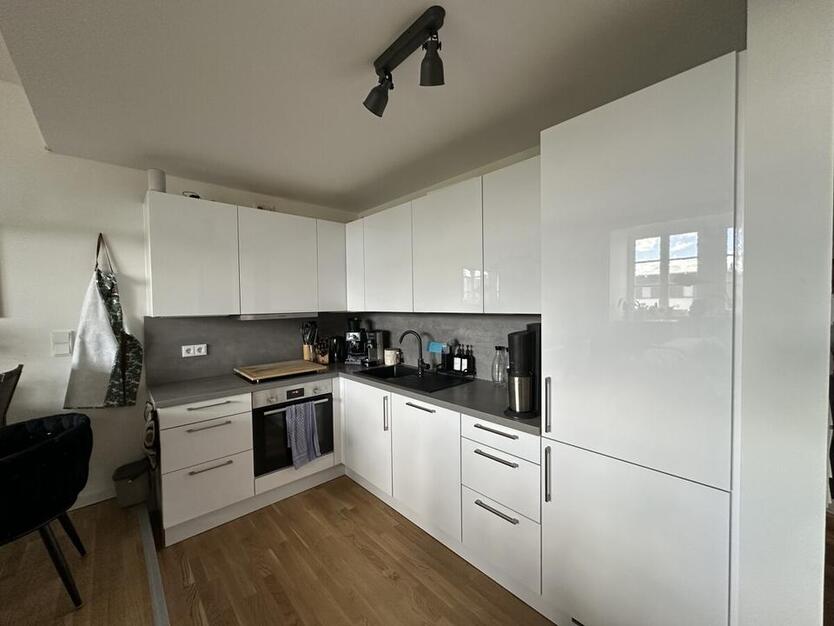 Zentrumsnahe Galeriewohnung mit Einbauküche und Tiefgarage zimmer