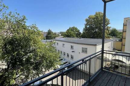 Sanierte 3 Raumwohnung mit großem Balkon in zentraler Lage! 3 zimmer