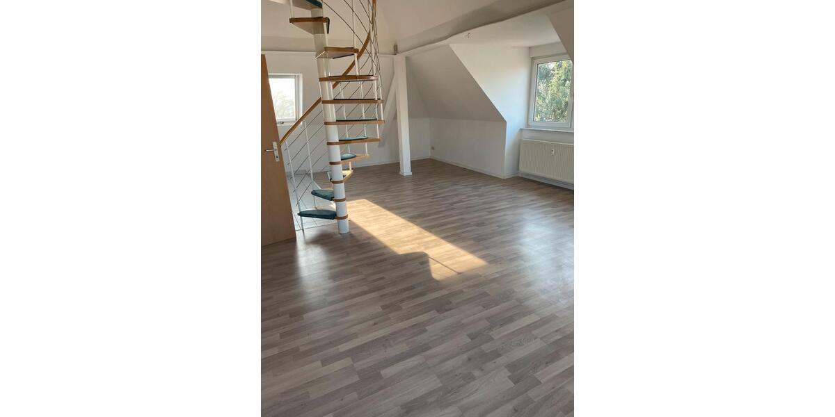 Dachgeschoßwohnung Elsteraue - 4 Zimmer, 85 m&sup2;, 470&euro; | Angebot:25960420