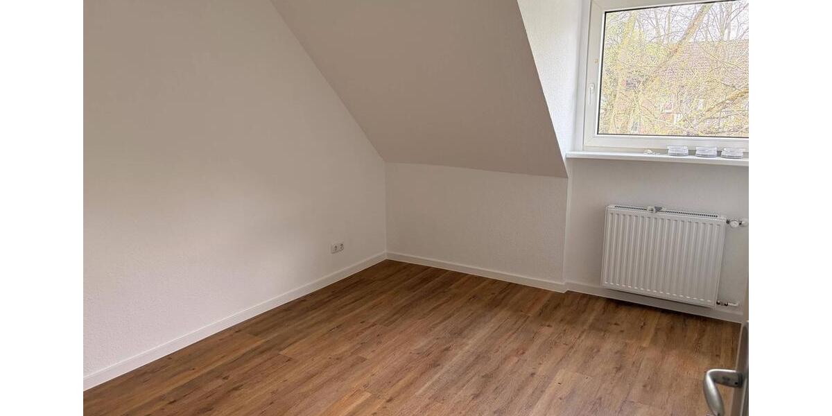 Dachgeschoßwohnung Düsseldorf Stadtbezirk 9 - 2 Zimmer, 49 m&sup2;, 590&euro; | Angebot:26182891