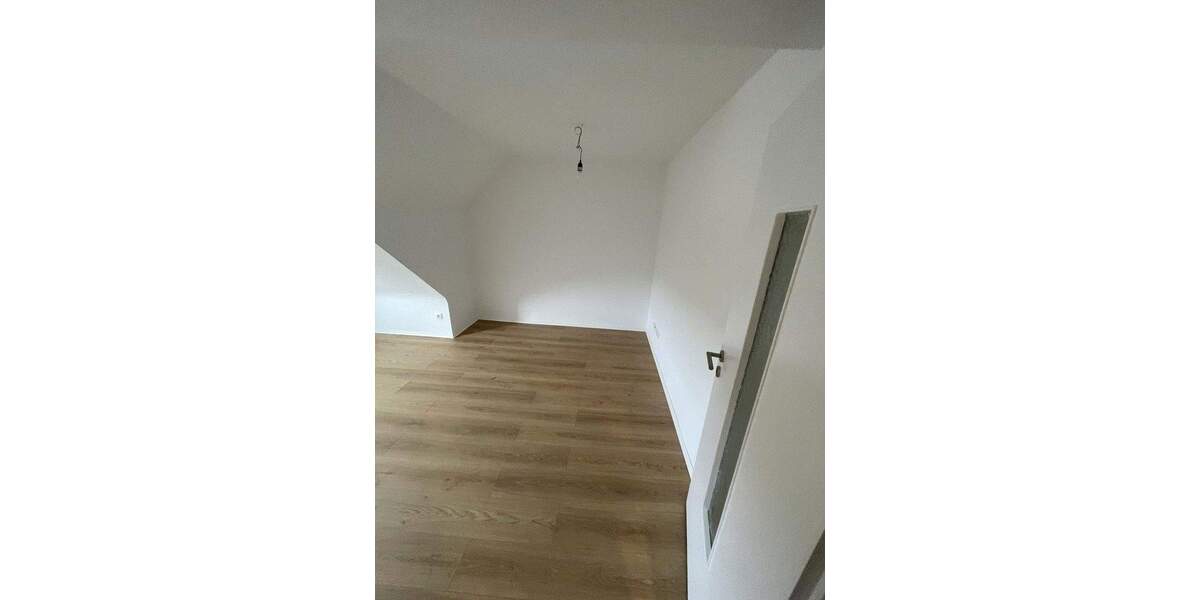 4-Zimmer Dachgeschosswohnung vollständig saniert 4 zimmer