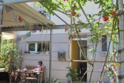 Haus-WG Ü40 hat ein Zimmer frei 3 zimmer