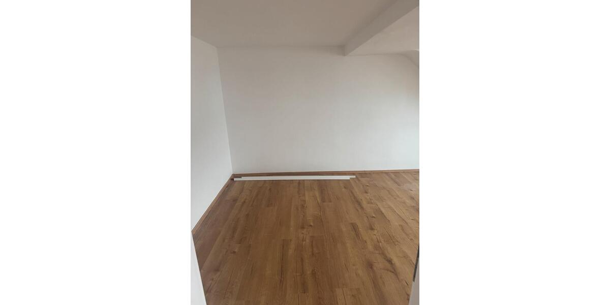 Dachgeschoßwohnung Neustadt bei Coburg - 3 Zimmer, 85 m&sup2;, 700&euro; | Angebot:24754374