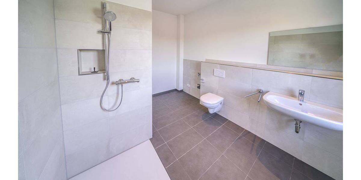 Etagenwohnung Stade Hohenwedel - 5 Zimmer, 122 m&sup2;, 1.595&euro; | Angebot:25968505