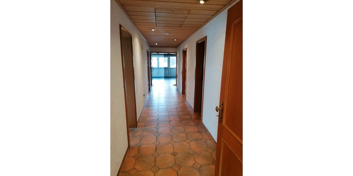 Dachgeschoßwohnung Hof Altstadt - 3 Zimmer, 100 m&sup2;, 590&euro; | Angebot:25978851