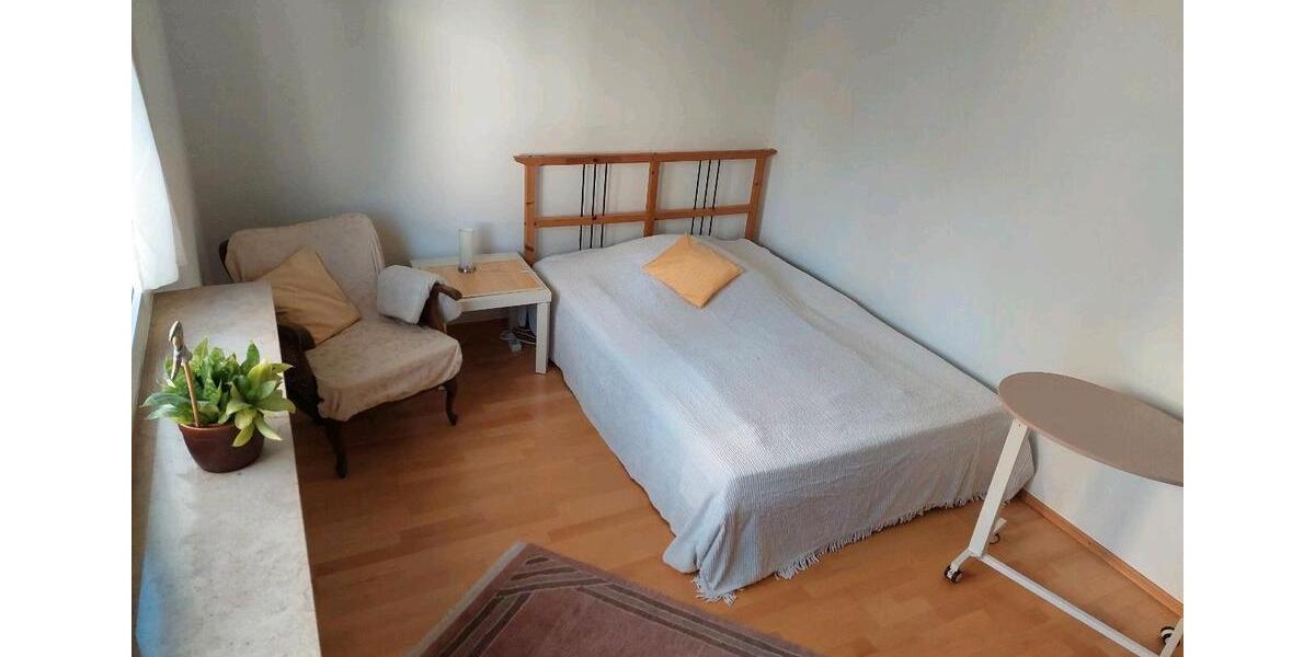 Ruhiges hell möbliertes Zimmer an Frau (Nichtraucherin) für 3 Mon 1 zimmer