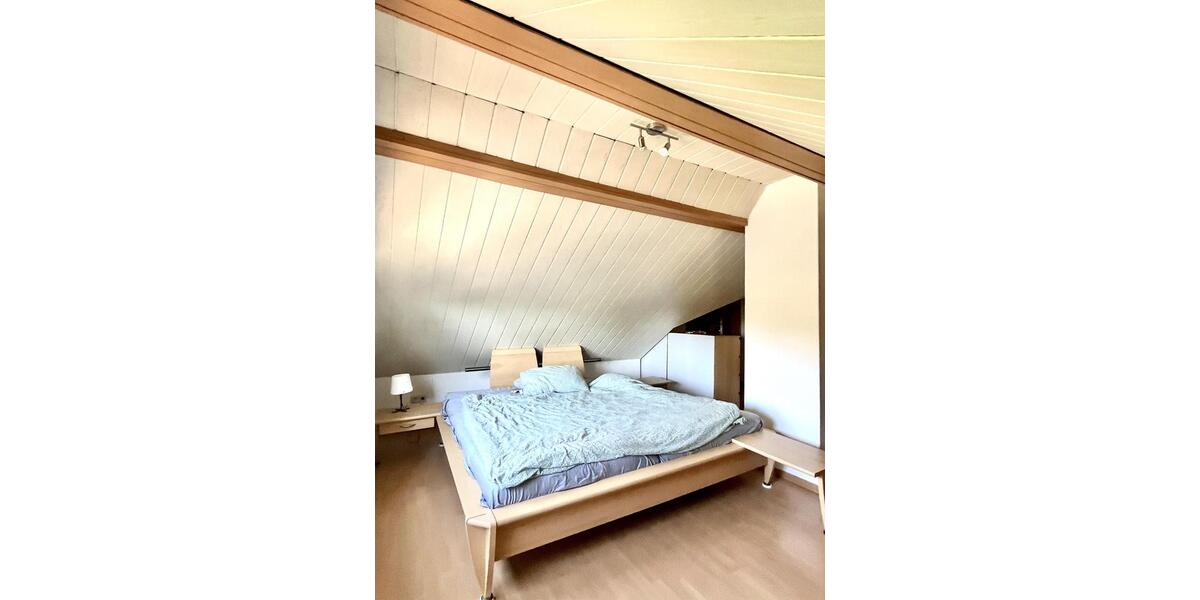 Großzügiges möbliertes Zimmer in WG 1 zimmer