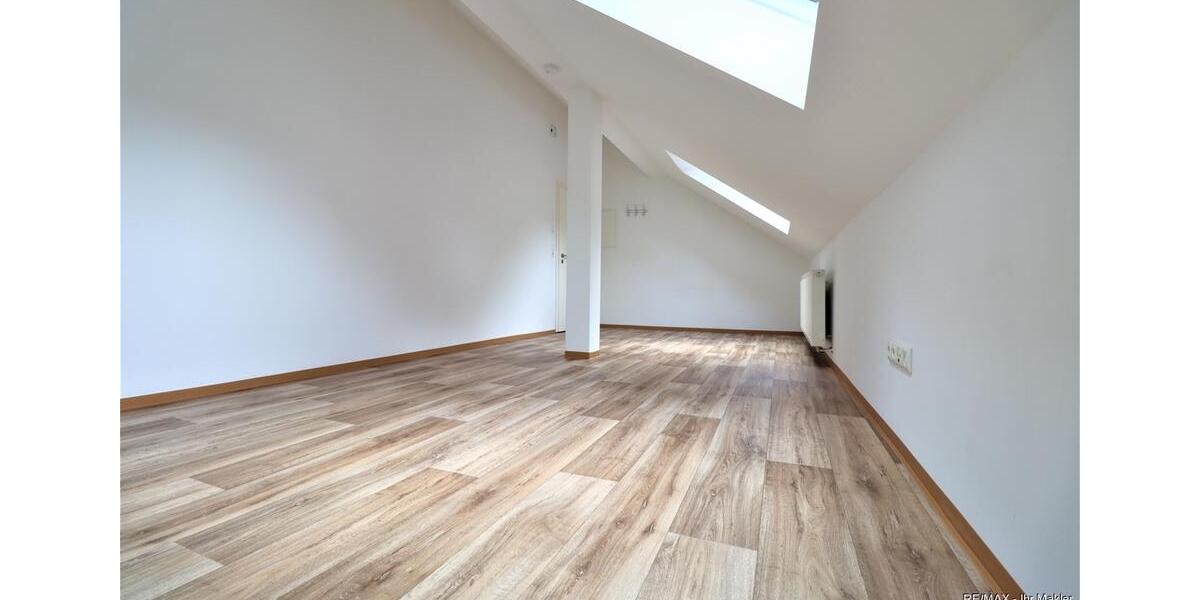 Dachgeschoßwohnung Nürnberg Gleißhammer - 1 Zimmer, 30 m&sup2;, 410&euro; | Angebot:26012870
