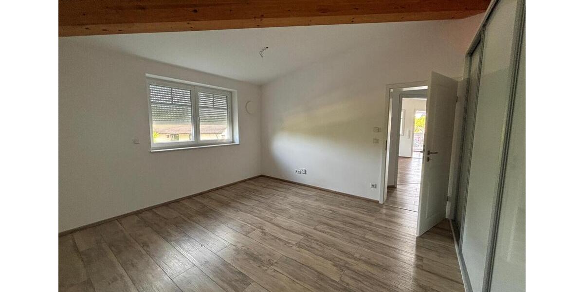 Dachgeschoßwohnung Gauting - 3 Zimmer, 129 m&sup2;, 1.800&euro; | Angebot:26645462