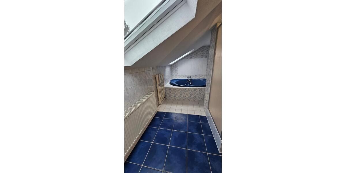 Großzügige 3-Zimmer-Dachgeschosswohnung mit Balkon & Stellplatz 3 zimmer