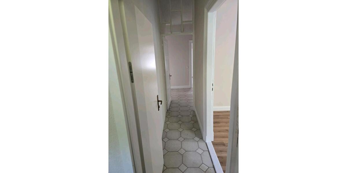 Erdgeschoßwohnung Pinneberg - 5 Zimmer, 150 m&sup2;, 2.300&euro; | Angebot:26381904