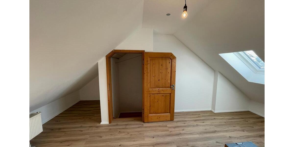 Dachgeschoßwohnung Gunzenhausen - 2.5 Zimmer, 77 m&sup2;, 655&euro; | Angebot:26670280