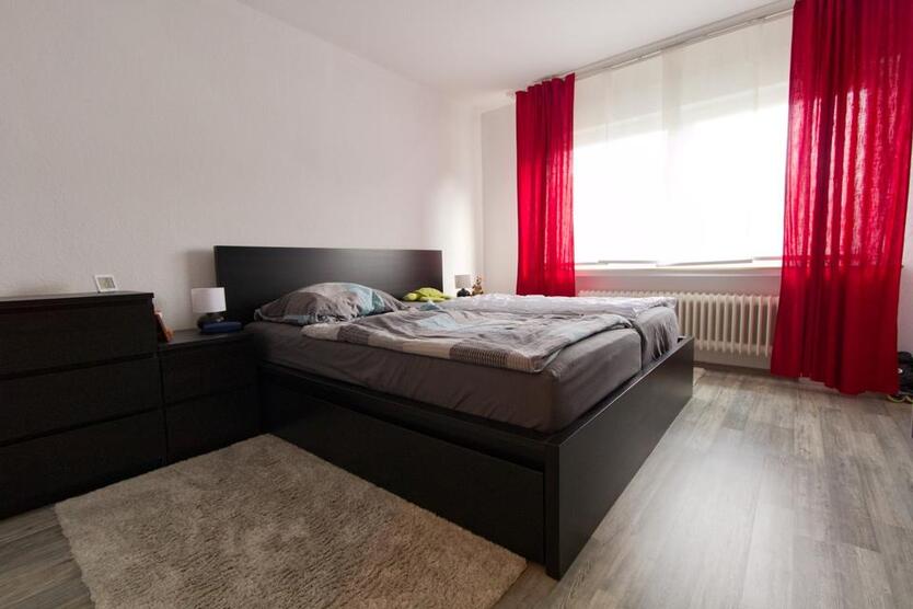 2- Zi- Wohnung mit eigener TerrasseGarten