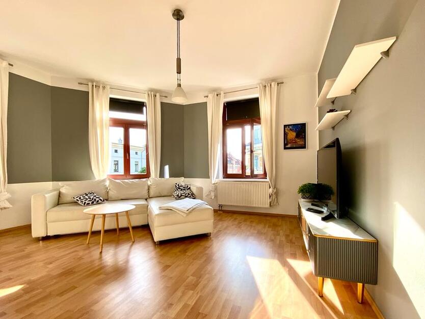 Freundliche und zentrale Altbauwohnung - hell, modern, möbliert zimmer