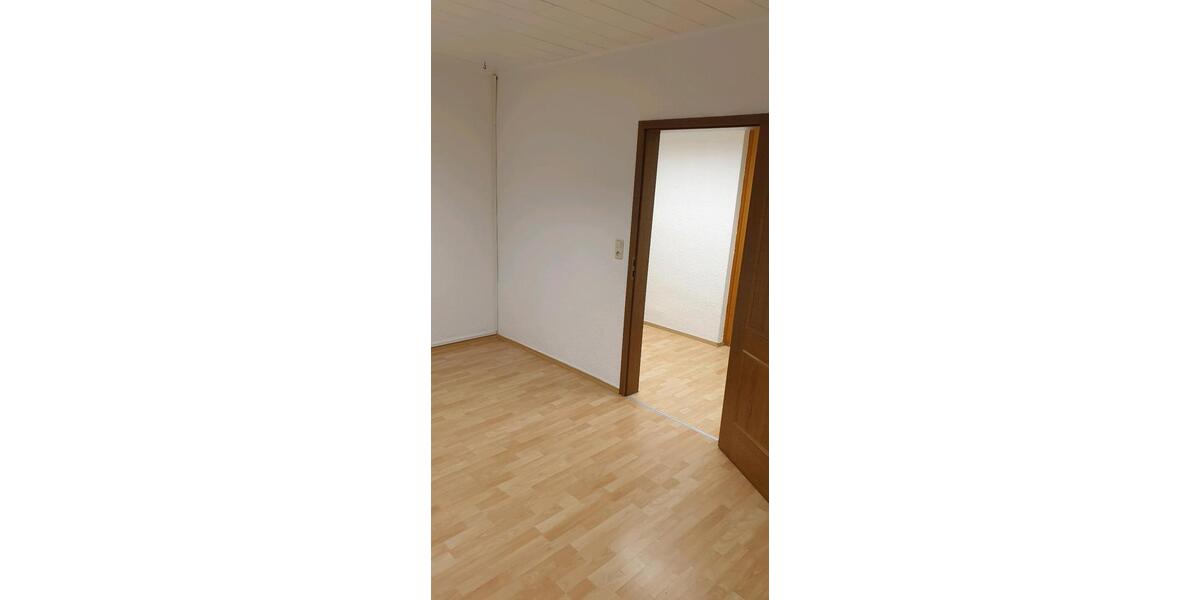 3 Zimmer Wohnung, Küche, Bad und Dachterrasse in 97653 Bisch 3 zimmer