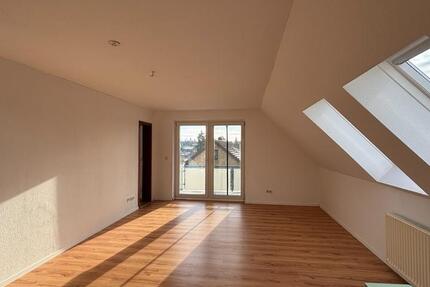 Gemütliche 4-Raum-DG-Wohnung, neue EBK, Balkon 4 zimmer