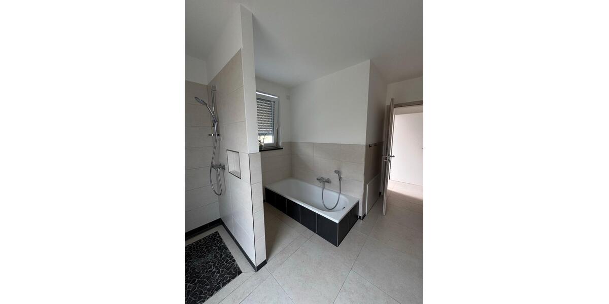 Erdgeschoßwohnung Thalmassing - 3 Zimmer, 100 m&sup2;, 1.170&euro; | Angebot:27616431