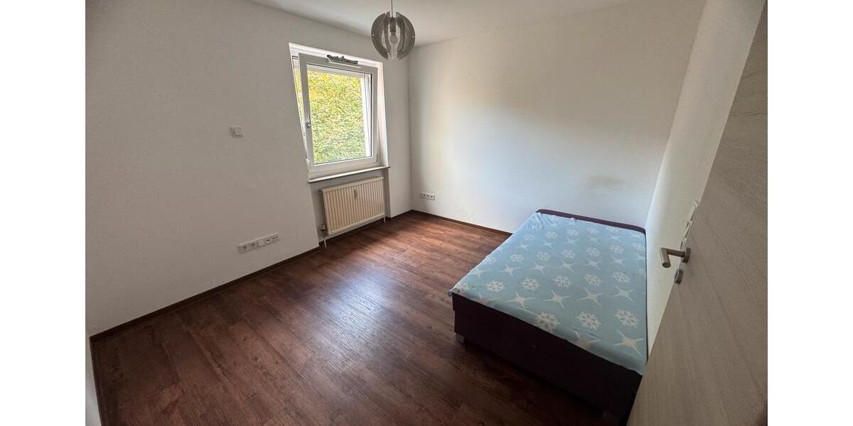 Etagenwohnung Leonberg - 4 Zimmer, 80 m&sup2;, 1.200&euro; | Angebot:25753186
